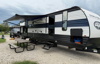 6 beds. Clean. Outdoor Living. Delivered & set-up