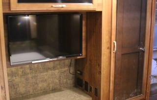 Pet friendly with TWO BATHROOMS!  Whaaaaat?