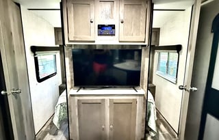 sleeps 9 + fully furnished