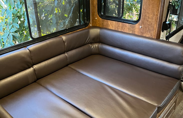 DINNING TABLE FOLDS DOWN INTO FULL BED