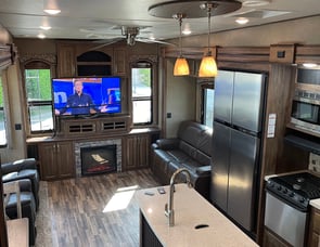 Keystone RV Avalanche 300RE