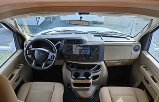 Luxury Class C Like NEW!!!