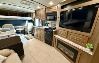 2020 Class A***King + 1.5 Baths*
