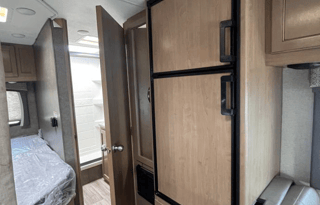 Seats / Sleeps 5, Pet friendly Camper