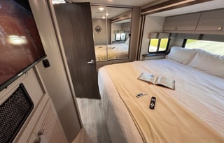2026 31ft Coachmen 29KB - Sleeps 8
