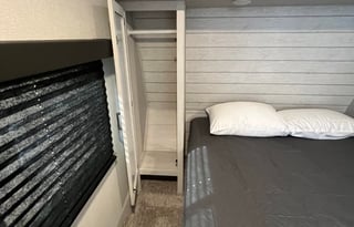 **Campy the SUPER COOL pet friendly 5th Wheel**