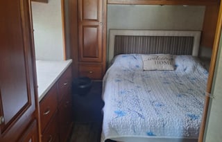 2019 Winnebago Adventurer 27N