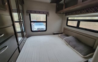 "Apollo" The Family Friendly Redhawk (sleeps 8)