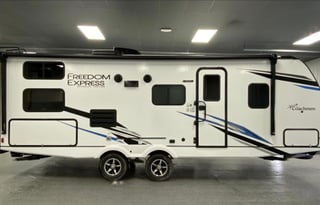 2022 Coachmen RV Freedom Express Ultra Lite 257BHS
