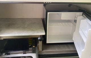 Sleeps 6 Outdoor kitchen Smart TV and SUV towable!