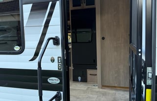 HONEST RVS – TOY Sleeps 5 (Compact)
