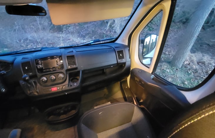 Roomy passenger seat, plenty of space to go from seats to the rest of the van without going outside