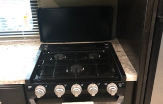 Couples Luxury RV Retreat – Pet-Friendly