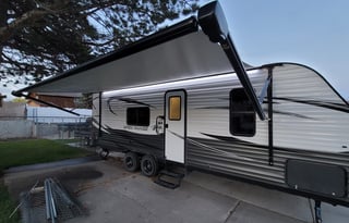 2021 Highland Ridge Trailer Hotel on Wheels!