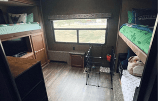 This is a 5th wheel trailer.  Special hitch req’d