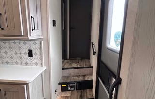 5th Wheel Montana High Country - Two Full Bath
