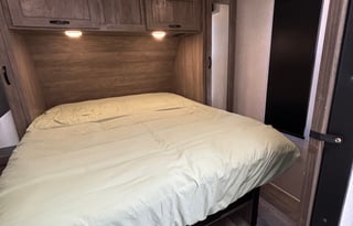 36ft Vibe Sleeps 10, Perfect for Family Adventures