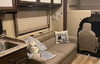 Elegant Class C Motorhome – Explore the Rockies
