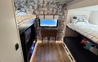 “Miami Vibe”, Family Friendly Resort on wheels!