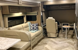 Enzo: New, Kid friendly, 2 full bath, washer/dryer