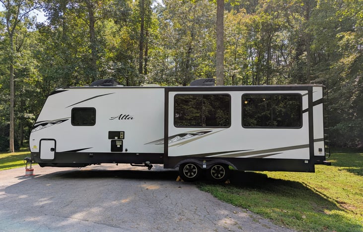 The East to West Alta is a spacious and luxurious camper. It features a bright and spacious interior, large kitchen island, 2 slide outs, king bed, outdoor kitchen, solar power and more.
