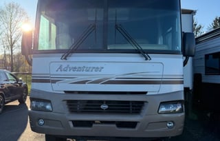 2004 Winnebago Adventurer 33C
