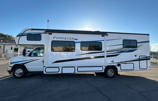 C-1 "Dragonfly" Luxury Class-C Camping!! Sleeps 7
