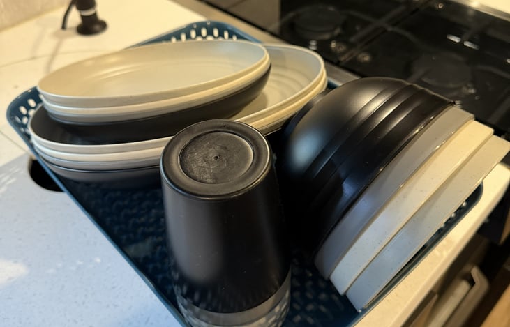 Microwave safe dishes included