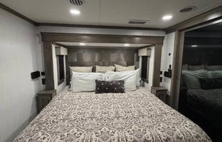 Ricky Riverstone Luxury 2 bed1.5 bath Washer&Dryer