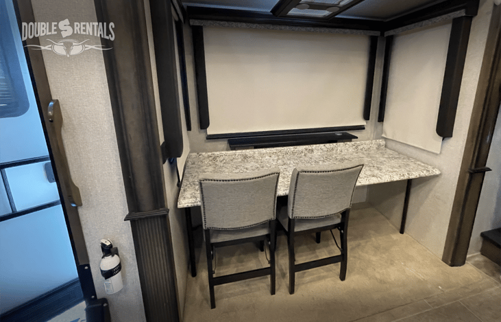 Kitchen eating area / desk