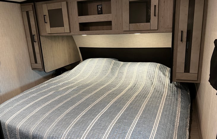 Master bedroom (King bed)