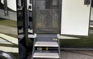 Luxury Pet Friendly RV priced to rent!!!!