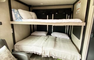 Family & Pet Friendly Toy Hauler Off Grid Capable