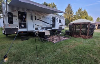 The Brownie NEWLY RENOVATED Sleeps 6 Must See !