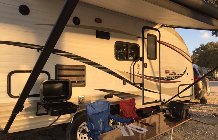 Outdoor Awning/ Inside table can be used outdoors!