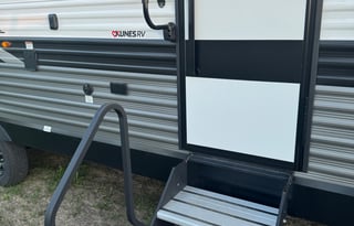 Fully Loaded NE Wisconsin Camper-Sleeps up to 10