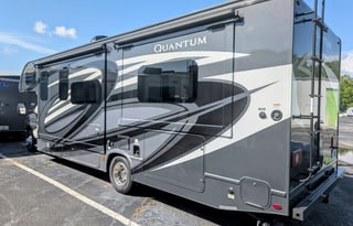 2022 Thor Motor Coach Quantum KW29