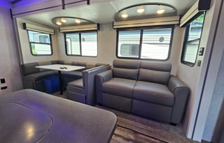 Delivery Only - Super clean and bright 5th wheel