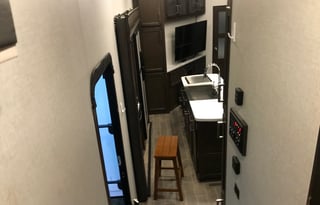 Dutchmen Atlas Fifth Wheel