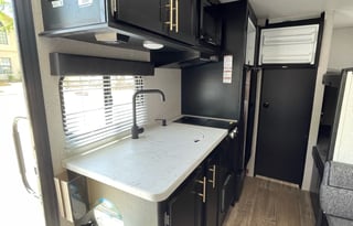 Lightweight Travel Trailer Rental Sleeps 5