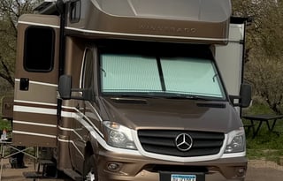 RV with the perfect Off grid set up