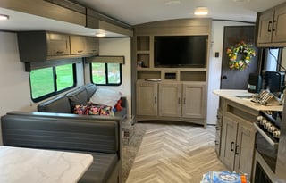 2021 Cruiser Shadow Cruiser 325BHS