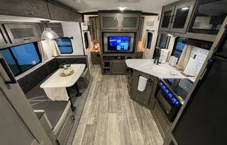 Deluxe Farmhouse Glamper