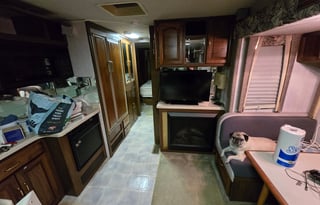 Big Booty Betty - Washer/Dryer - VERY HOT SHOWERS!