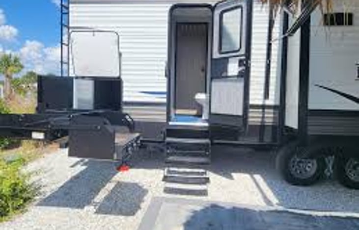 Amazing outdoor kitchen with mini fridge & sink!