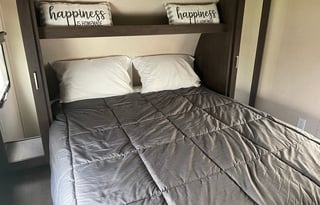 Stocked & Ready***2018 Forest River RV Salem 27DBK