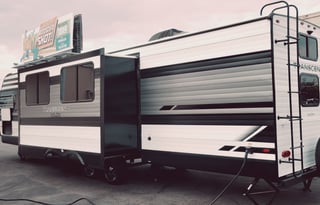 Dual-Suite Retreat Family Bunkhouse 32' Transcend