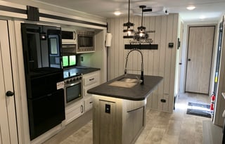 "Anzola" Private Bedroom -  Huge Living /Kitchen