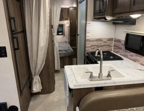 Coachmen RV Freelander 26RS Ford 350