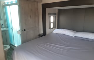 2022 Keystone RV Avalanche 390DS